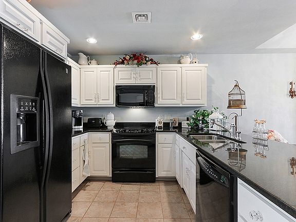 5th image of 10674 Regatta Way #3C