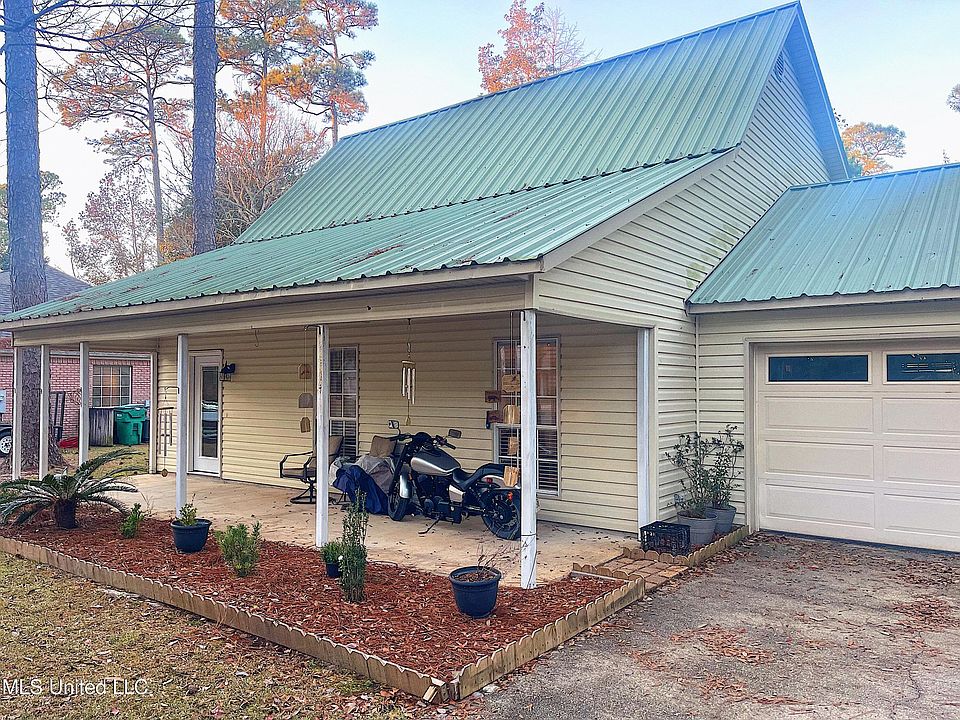 1st image of 2104 Woodville Ln