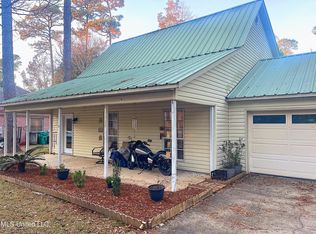 2104 Woodville Ln, Gautier, MS 39553