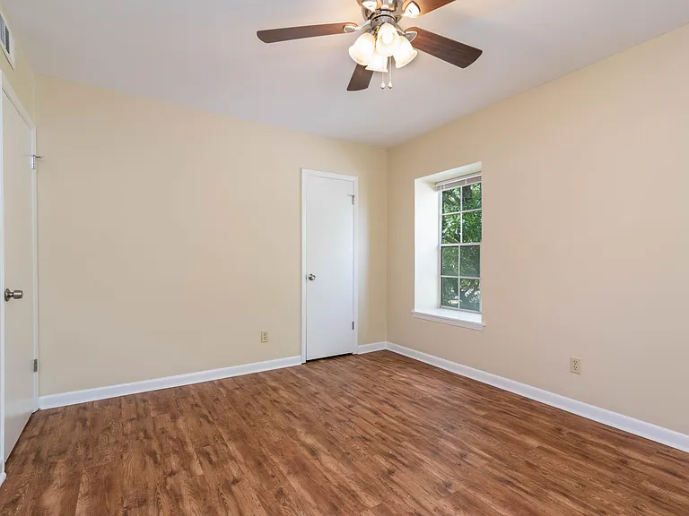 203 E Bowie St #2 — Photo 8
