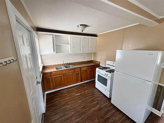 4th image of 423 Wade Ave