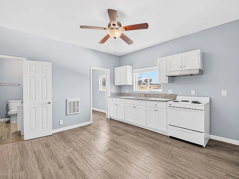 2212 Myrtle Avenue — Photo 3