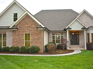 420 Oak Chase Blvd, Lenoir City, TN 37772