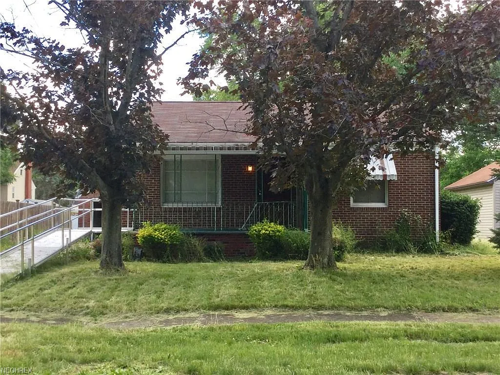 237 Douglas St NW photo 1