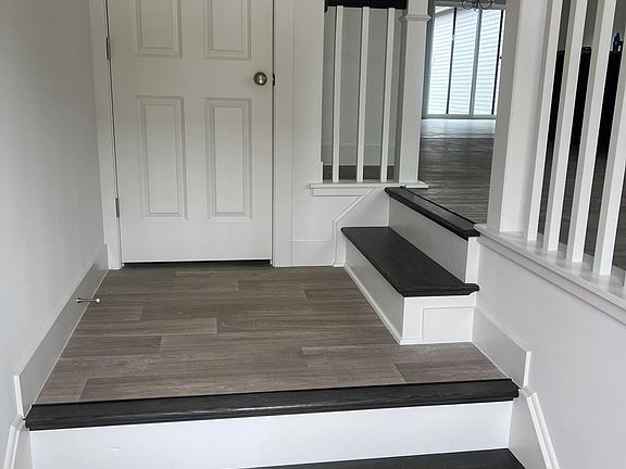 2nd image of 121 Larkin Dr #121