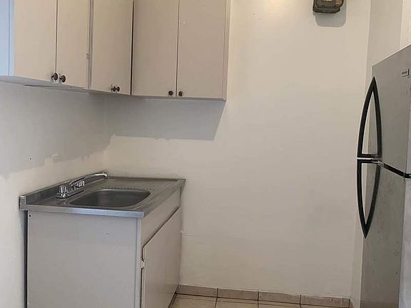 4th image of 541 Isham St APT 3B