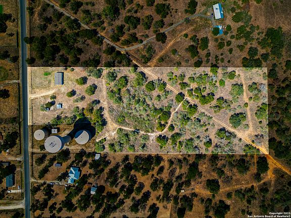 3rd image of 385 FORREST OAKS DR