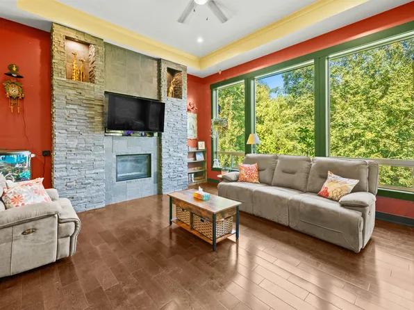 2518 Whatcom Rd, Abbotsford, BC V3G 2L5