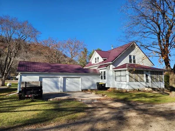 475 Main St SW, New Albin, IA 52160