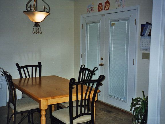Dinning area w/ french doors to the wodden deck