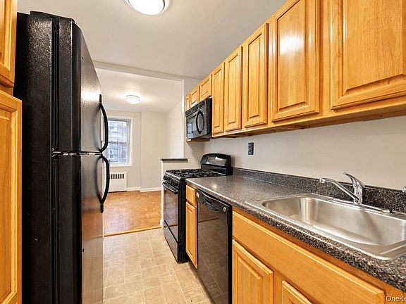 5th image of 4 Sadore Ln APT 2W