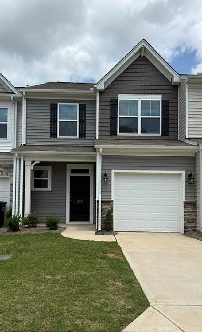 2 bed, 2.5 bath, 1776 sqft, $1,825 — Photo 1