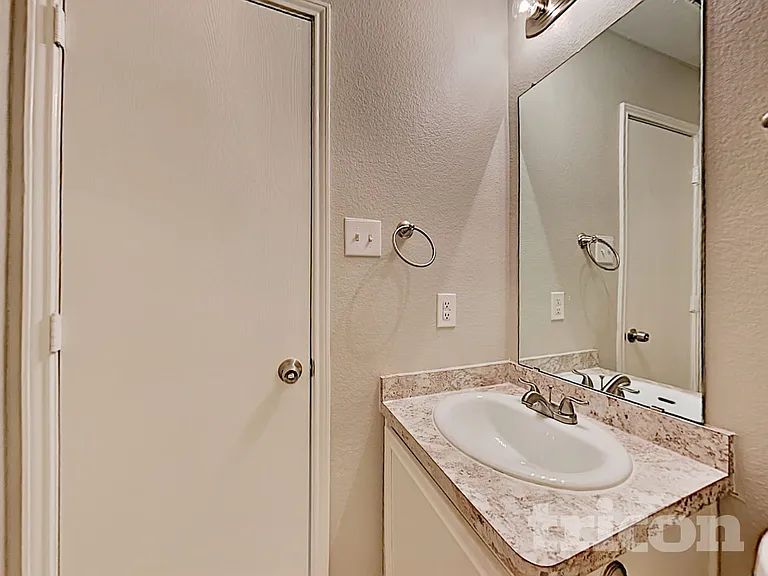 1320 Cleardale Dr — Photo 15