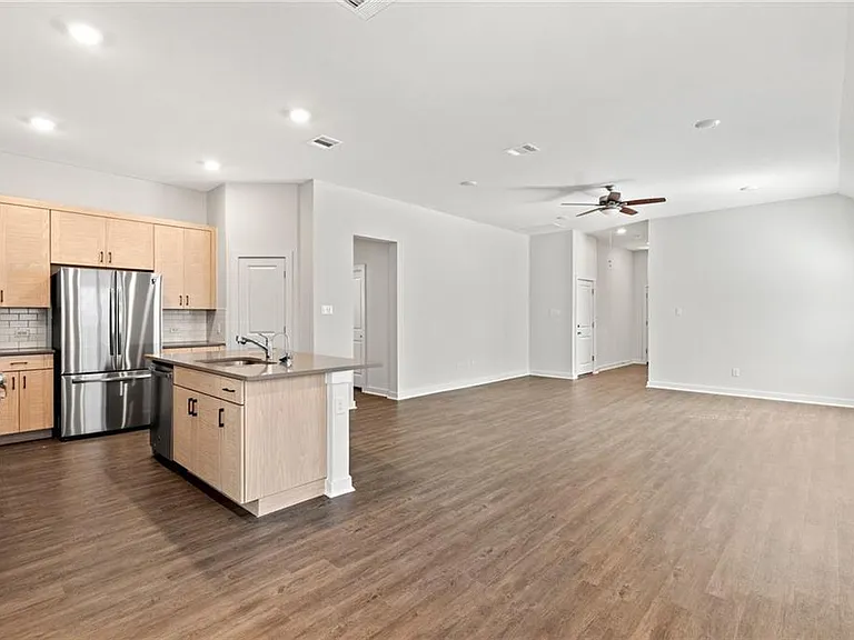 1012 Paddock Ln — Photo 5