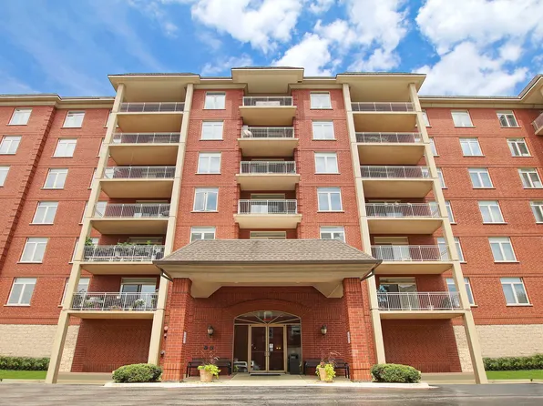 8440 Callie Ave Unit 611, Morton Grove, IL 60053