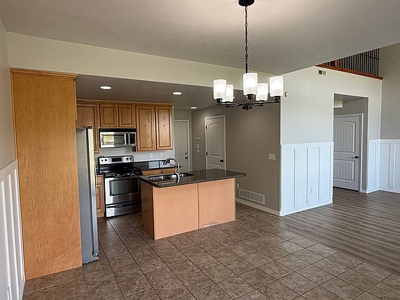4th image of 537 E 1540th St S