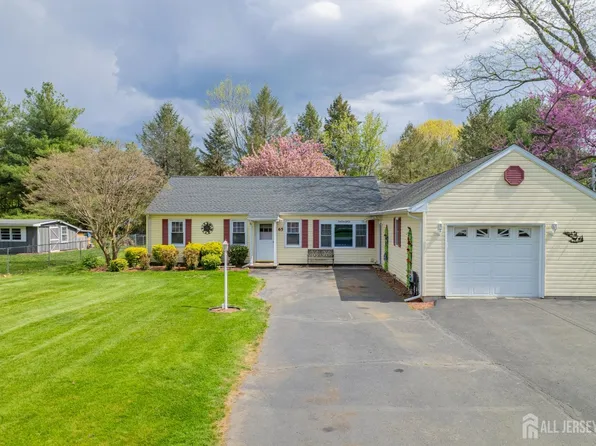 65 Griggs Dr, Dayton, NJ 08810