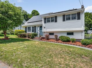 6 Surrey Rd, Woburn, MA 01801