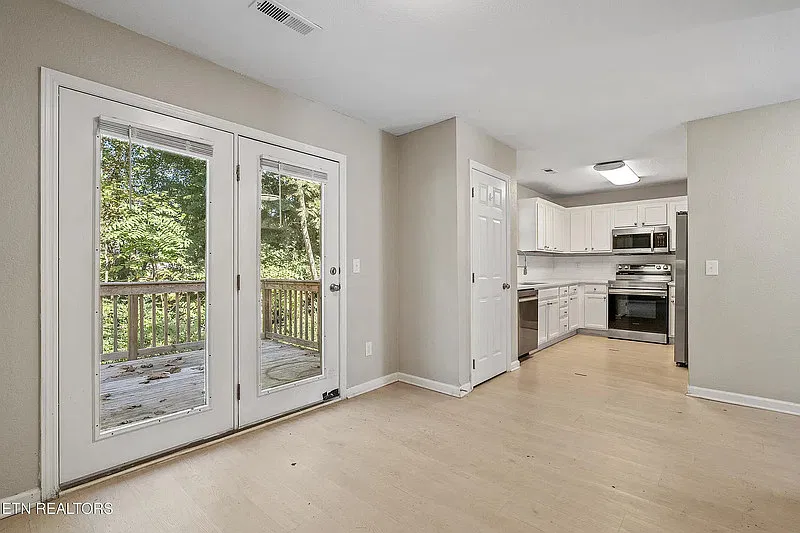 2 bed, 2.5 bath, 1324 sqft, $1,845 — Photo 4