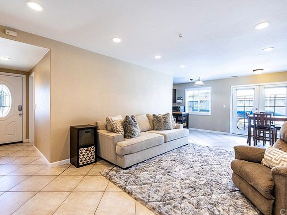3rd image of 2948 W Rowland Cir