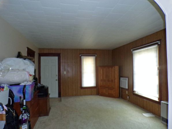 102 W 1st St, Miltonvale, KS 67466