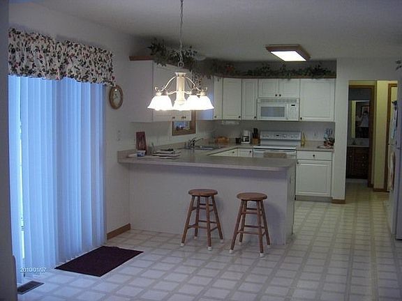 4th image of 947 Deerwood Ln
