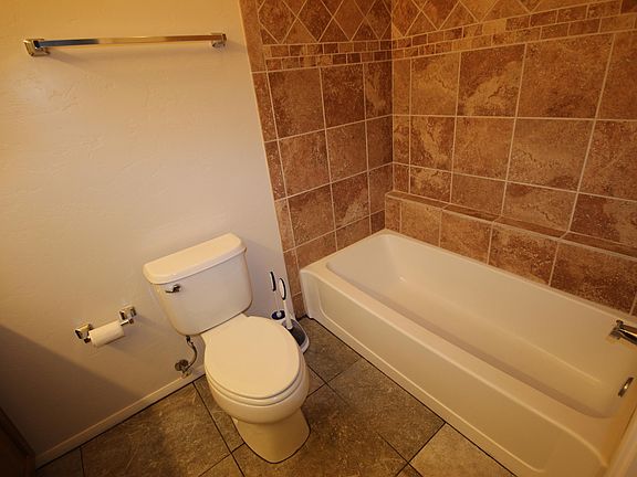 5th image of 638 E Lester St