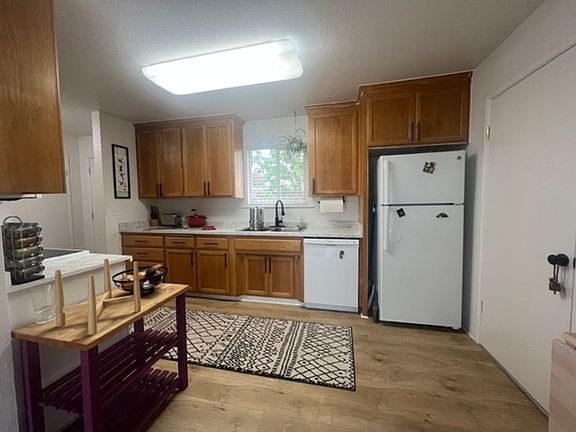 3rd image of 4610 Meyers Ave