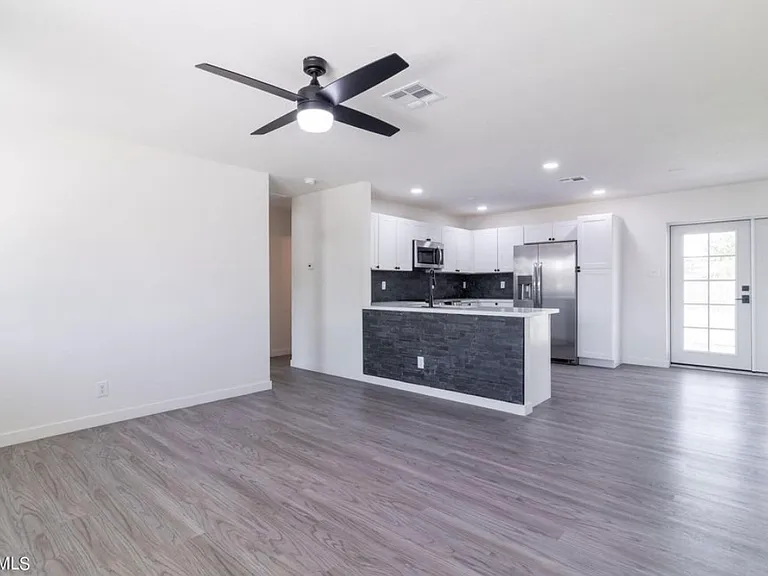 719 E Fillmore St — Photo 2