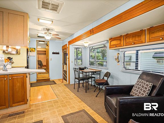 3rd image of 411 Maria Dr