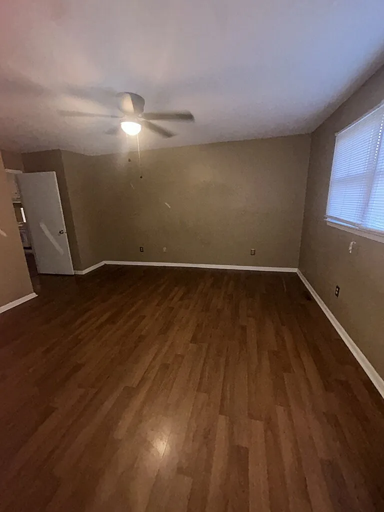 3 bed, 2.0 bath, 1800 sqft, $1,950 — Photo 3