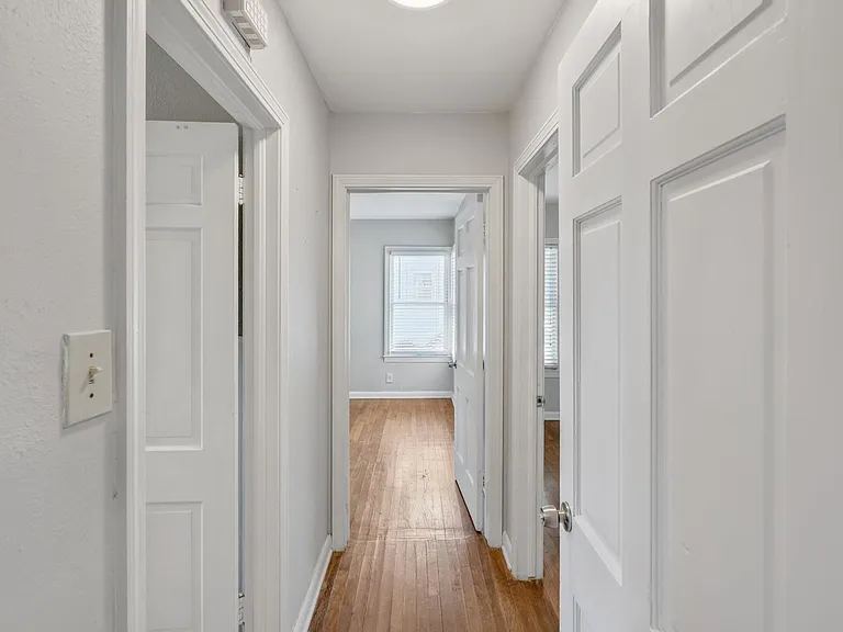 1050 Ponder St — Photo 4