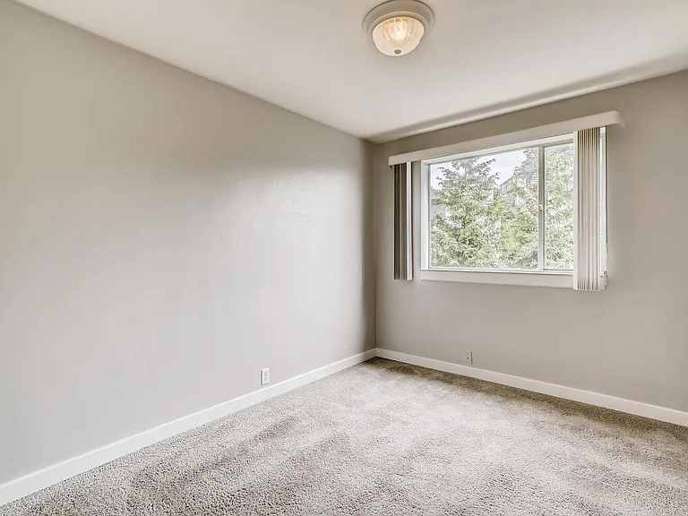 Skyline House — Photo 19