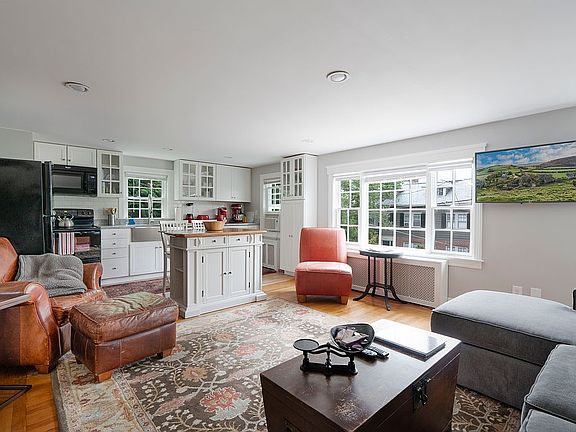 4th image of 101 Halsey St