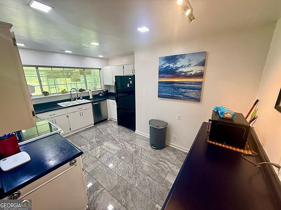 3rd image of 313 Briarwood Cir