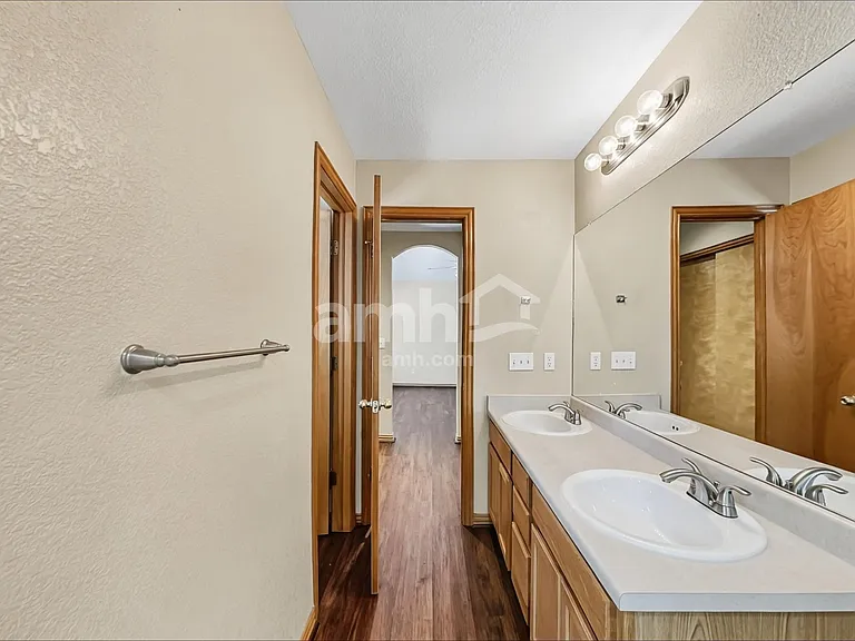 18504 E Bethany Pl — Photo 10