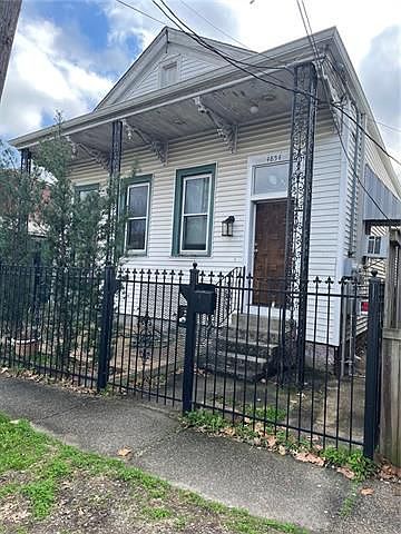 1st image of 4854 Annunciation St