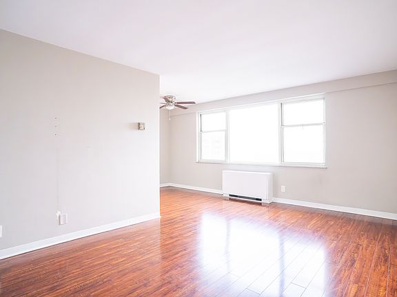 3rd image of 11850 Edgewater Dr APT 1006
