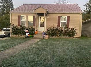 253 Clay St, Alderson, WV 24910