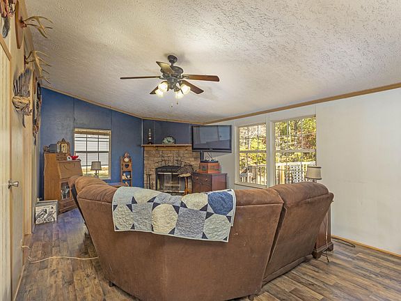 5th image of 25 Blackberry Ln