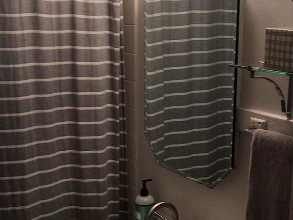 3rd image of 219 Virginia St APT 1