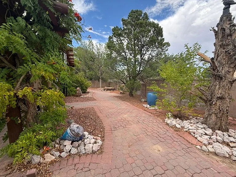 6105 Carousal Ave NW — Photo 3