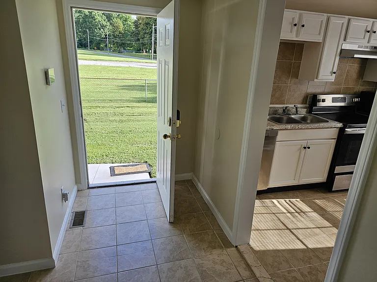 105 Idol St — Photo 9