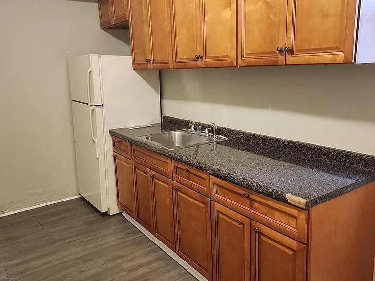123 Ward Ave — Photo 5