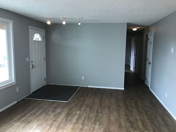 2nd image of 833 Englund Ave
