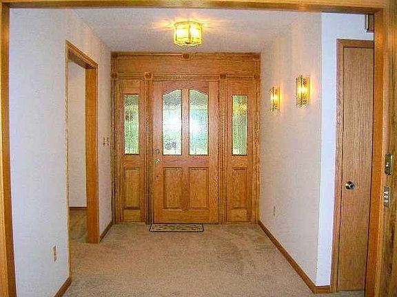 3rd image of 215 Turnbull Ln