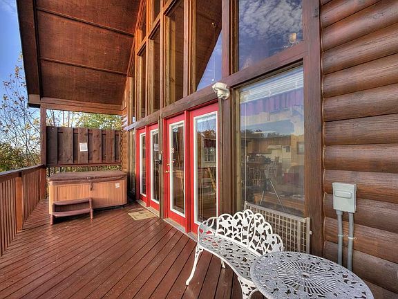 4th image of 1627 Pinewood Way #1AMAZINGCABIN