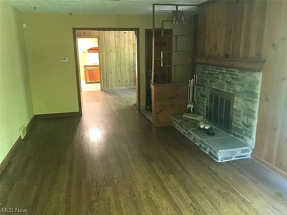 5th image of 2540 Valley View Dr