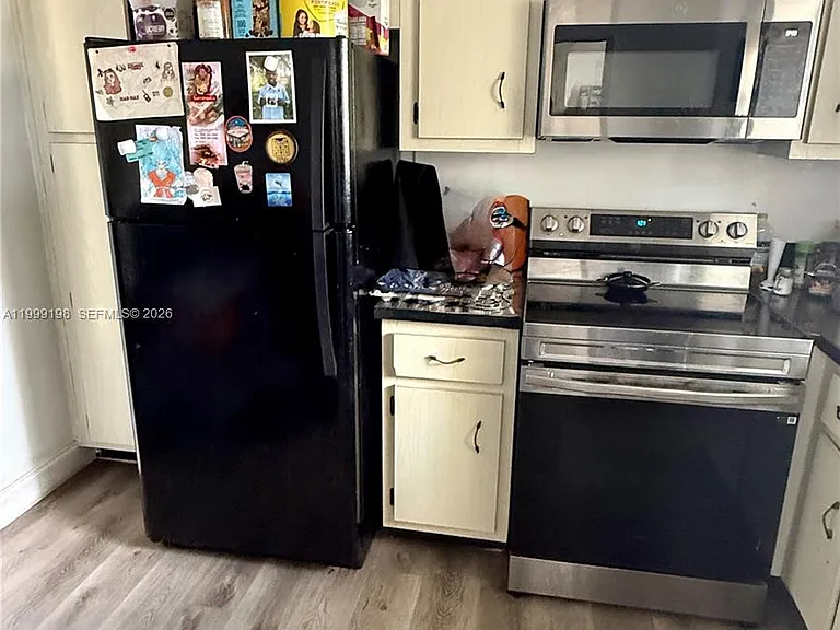 141 NE 10th Ave #17B — Photo 7