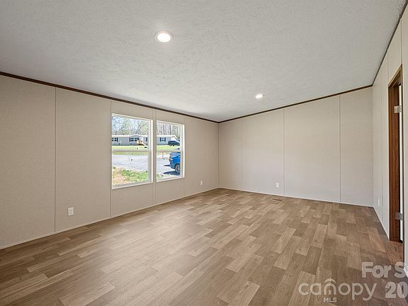 5th image of 140 Peaceful Hill Dr